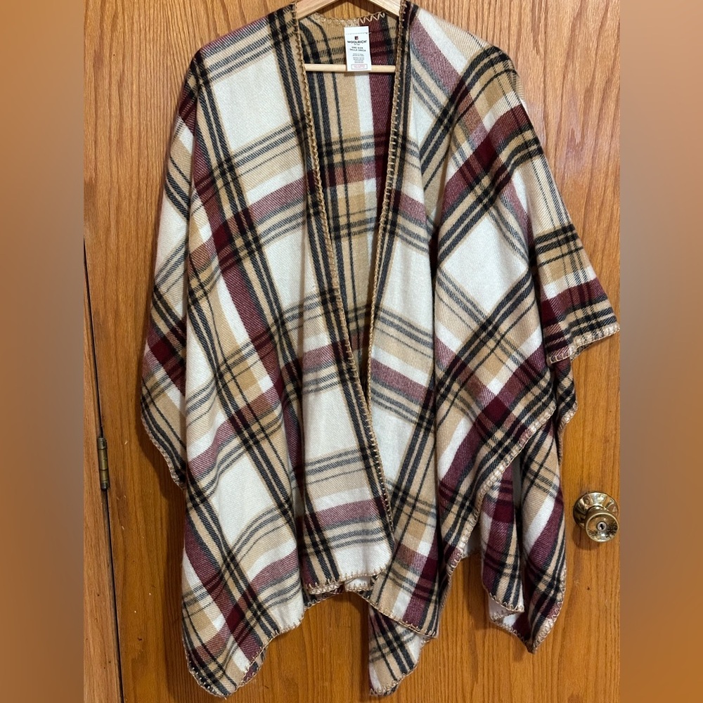 Woolrich Woman’s Blanket Wrap Shawl One Size‎ Maroon Tan Black Cream Plaid